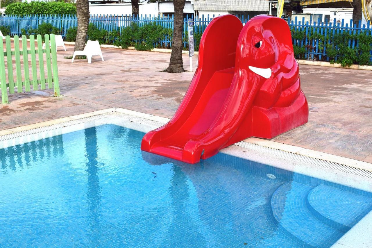 Casita Movil En Camping De La Manga Hotel Buitenkant foto